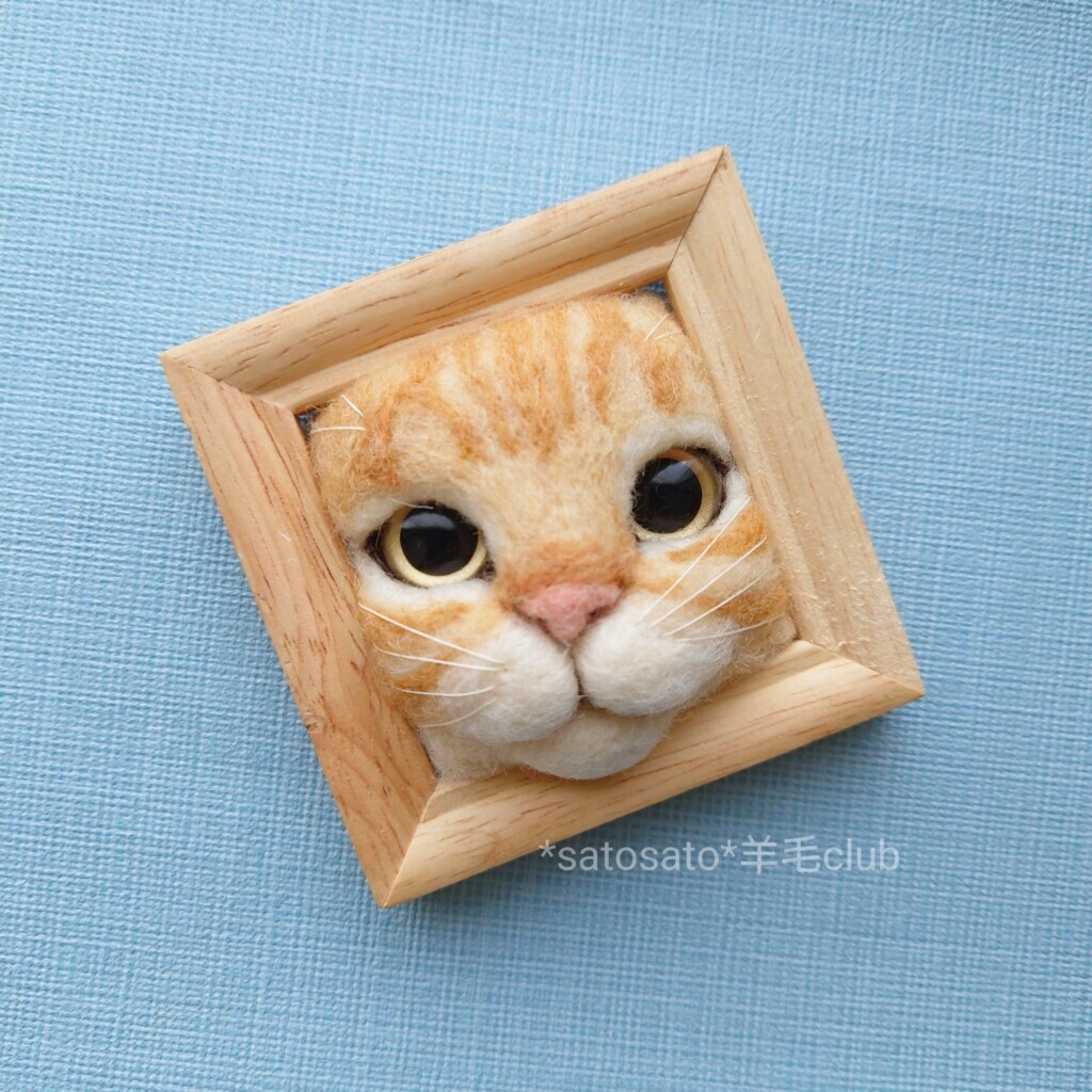 今にも枠から飛び出してきそう！羊毛作家ふじたさとみさんが作る「猫